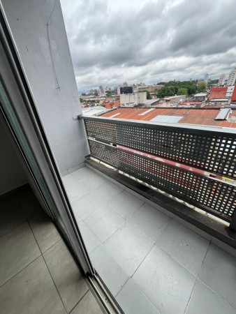 MONOAMBIENTE AMPLIO DE 45 M2 PROPIOS Y LUMINOSO CON BALCON EN AVENIDA ALEM 555 PISO 5