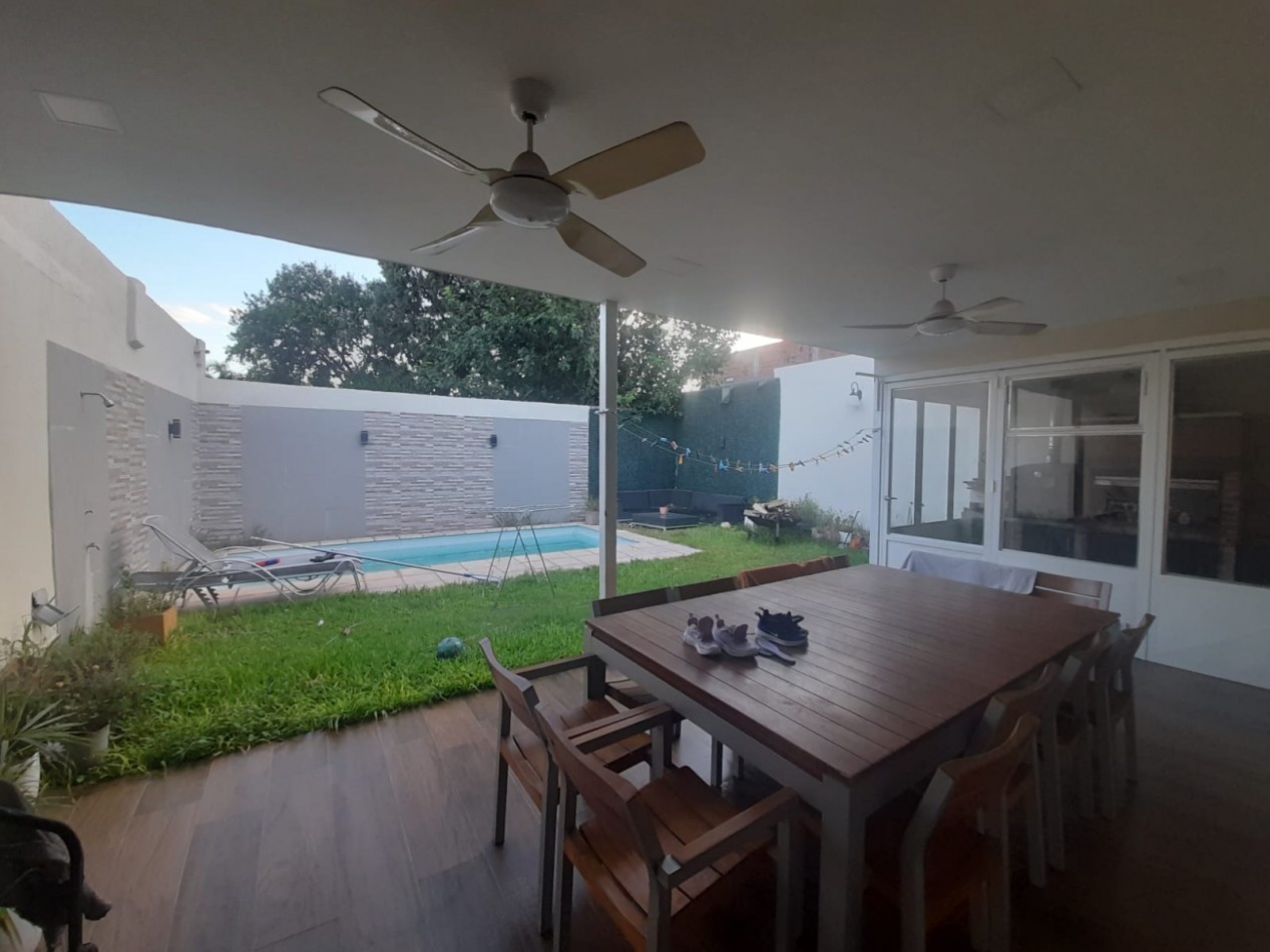 CASA DE 4 DORMITORIOS CON PILETA EN CRISOSTOMO 2700 APTA CREDITO