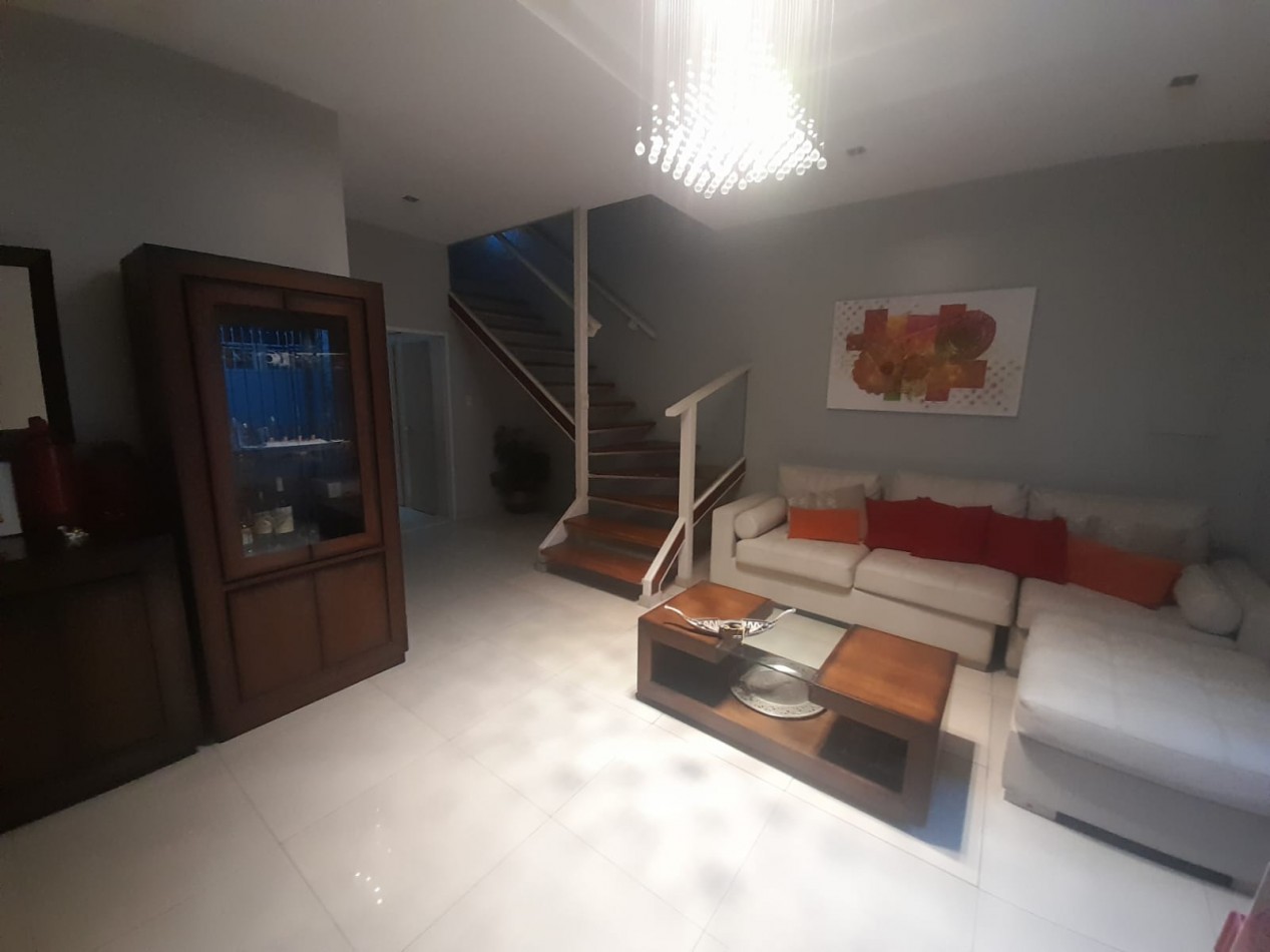 CASA DE 4 DORMITORIOS CON PILETA EN CRISOSTOMO 2700 APTA CREDITO