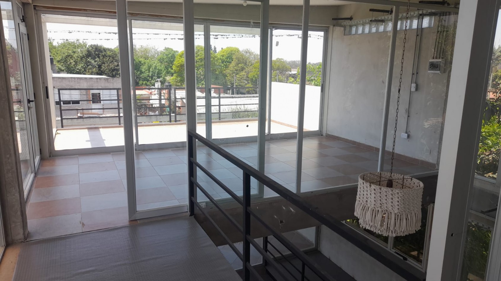 LOCALES COMERCIALES AMPLIOS A ESTRENAR YB