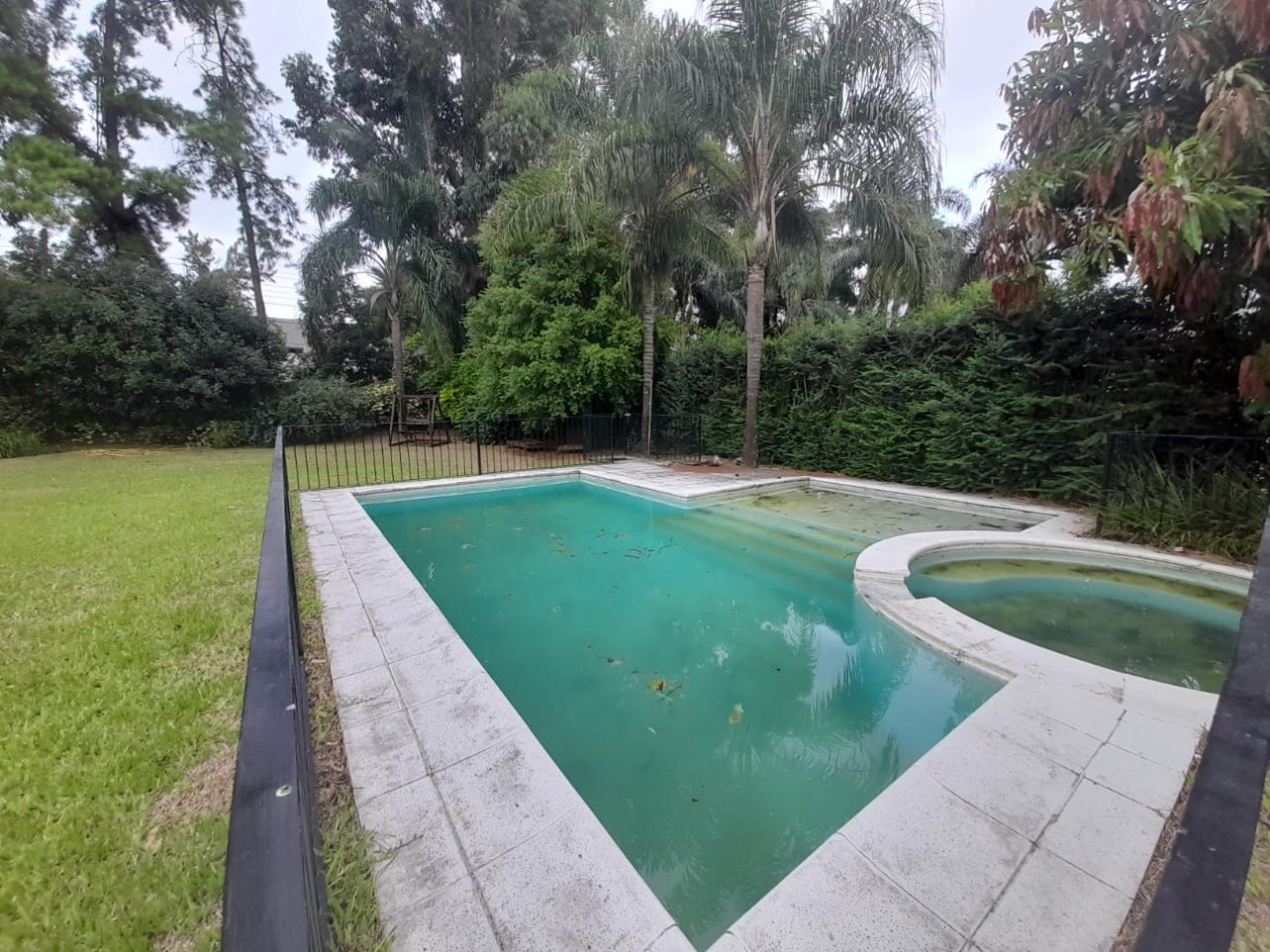 CASA EN COUNTRY DEL GOLF VIEJO YERBA BUENA DE 4 D CON PILETA