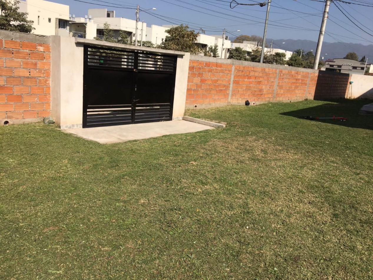 CASA EN YERBA BUENA DE DOS DORMITORIOS EN BARRIO PROCREAR