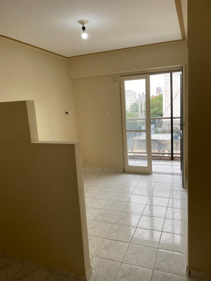 MONOAMBIENTE FRENTE AL PARQUE AVELLANEDA CON BALCON Y AA SPLIT
