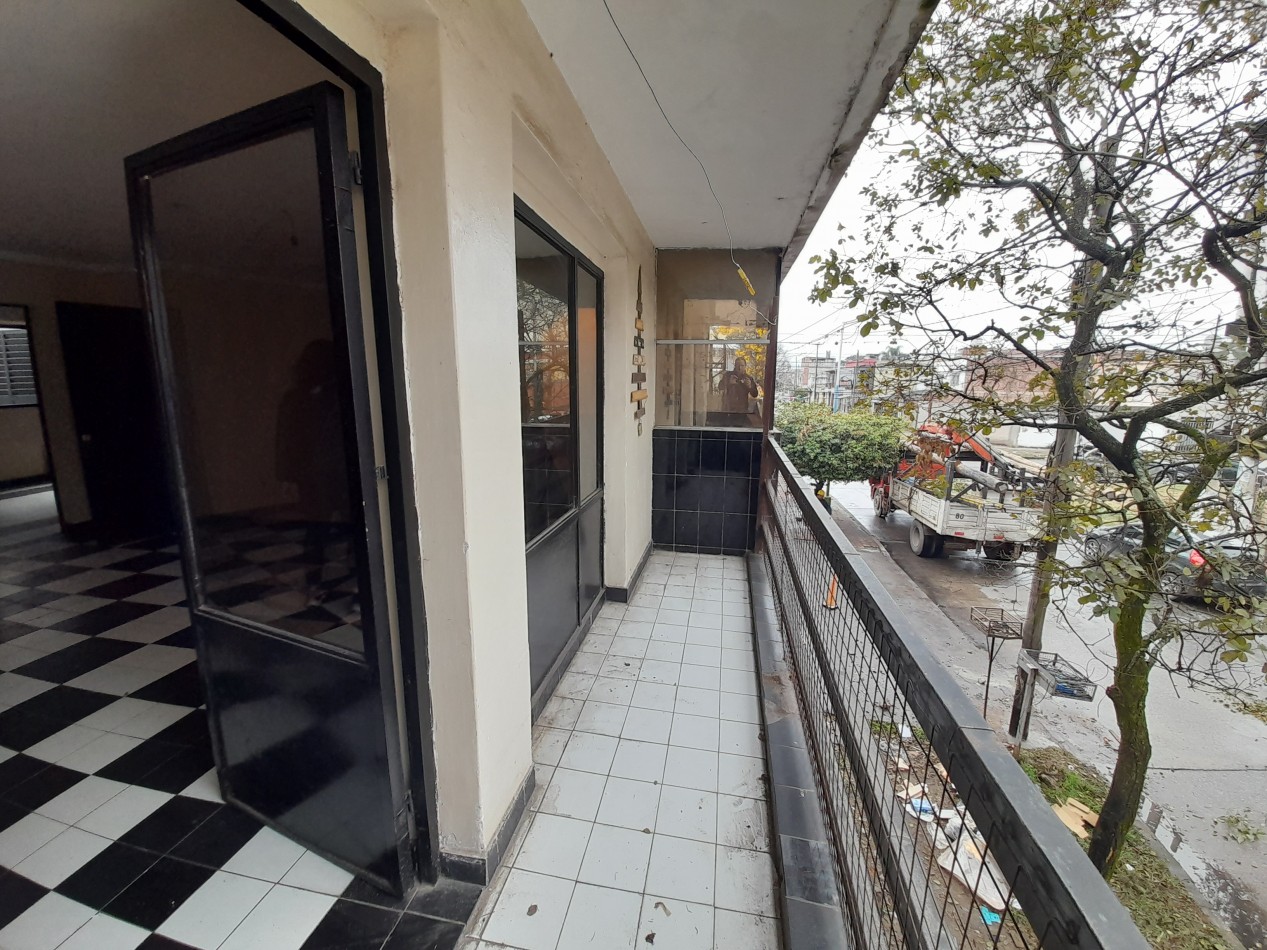 Departamento 2 dormitorios en Crisostomo Alvarez 2.223