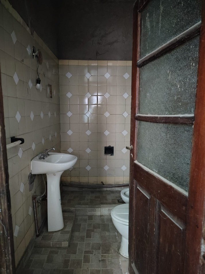 CASA A REMODELAR EN PASAJE ALMIRANTE BROWN 1.427