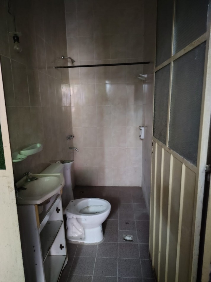 CASA A REMODELAR EN PASAJE ALMIRANTE BROWN 1.427