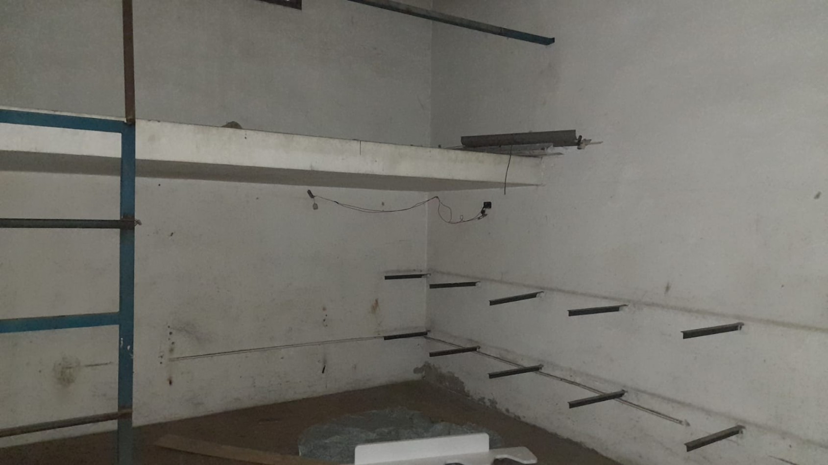 DEPOSITO EN RIVADAVIA 1610 APTO CAMIONES CALLE ANCHA