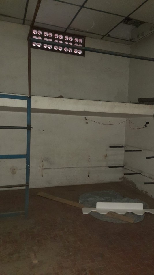 DEPOSITO EN RIVADAVIA 1610 APTO CAMIONES CALLE ANCHA