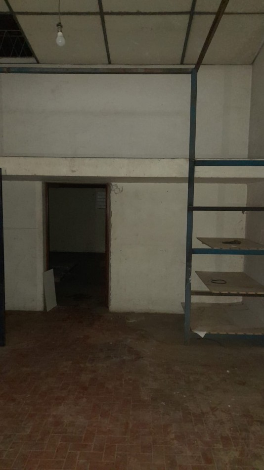 DEPOSITO EN RIVADAVIA 1610 APTO CAMIONES CALLE ANCHA