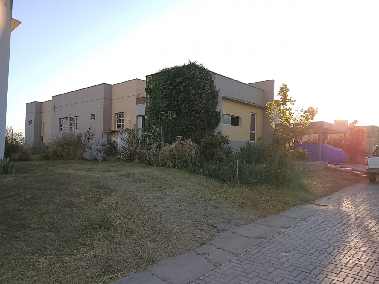 CASA DE 4D CON PILETA EN BARRIO CERRADO FINCAS DEL MANANTIAL EN LA RINCONADA, YERBA BUENA