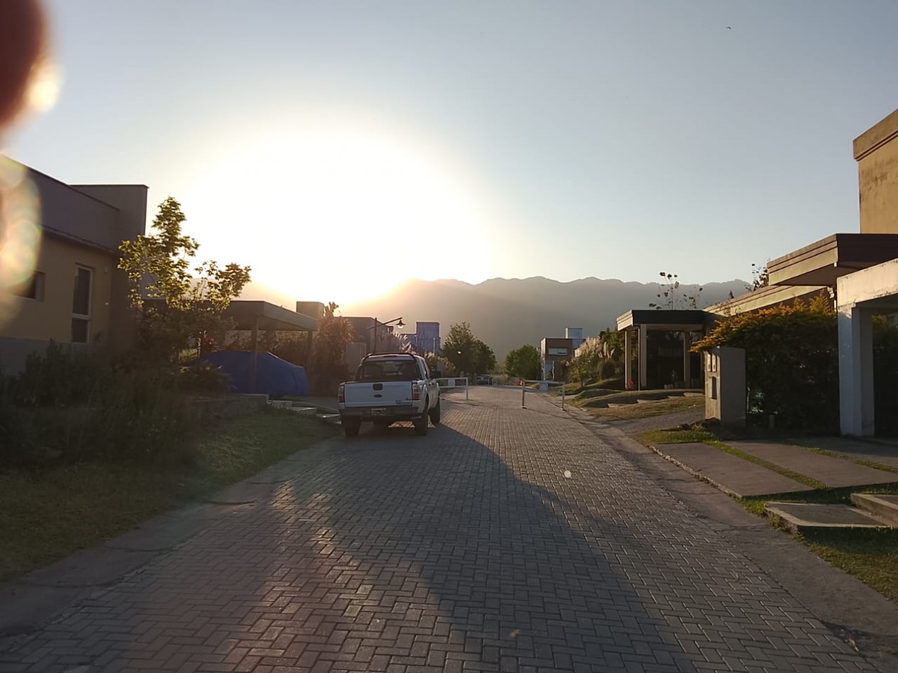 CASA DE 4D CON PILETA EN BARRIO CERRADO FINCAS DEL MANANTIAL EN LA RINCONADA, YERBA BUENA