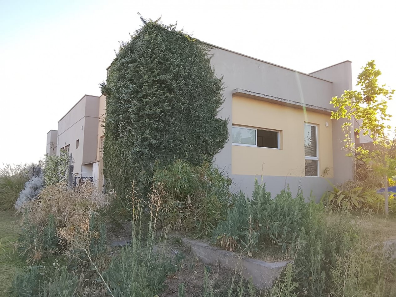CASA DE 4D CON PILETA EN BARRIO CERRADO FINCAS DEL MANANTIAL EN LA RINCONADA, YERBA BUENA