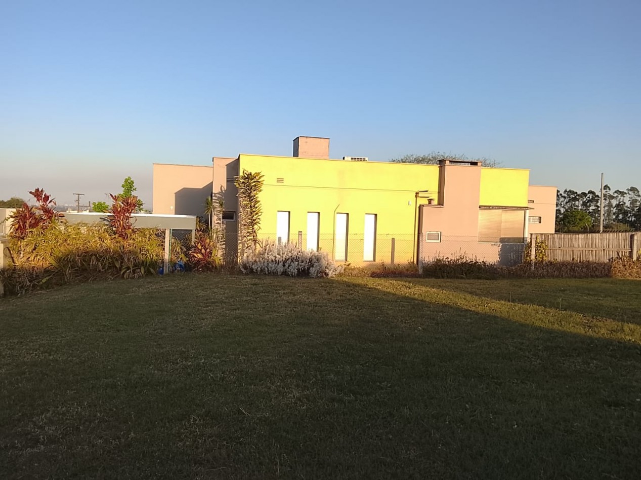CASA DE 4D CON PILETA EN BARRIO CERRADO FINCAS DEL MANANTIAL EN LA RINCONADA, YERBA BUENA