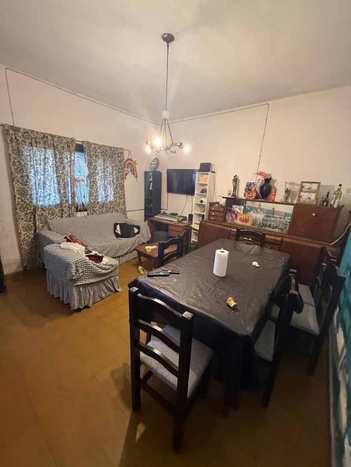 CASA DE DOS PLANTAS EN MARCOS PAZ AL 2200 APTA CREDITO 