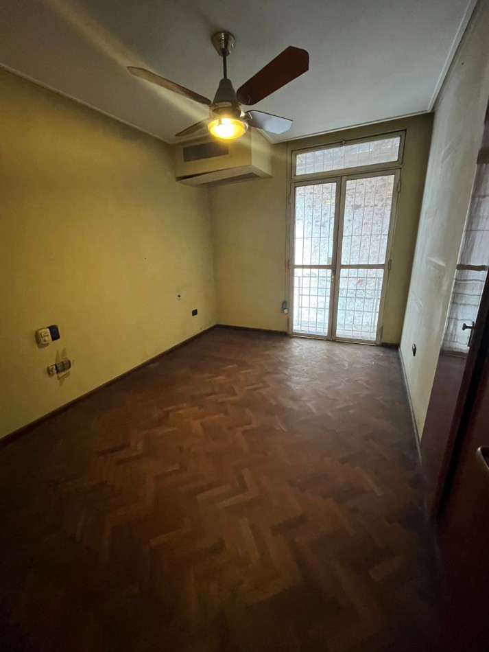 CASA ESQUINA CRISOSTOMO ALVAREZ Y FRIAS SILVA A METROS DEL PARQUE AVELLANEDA 