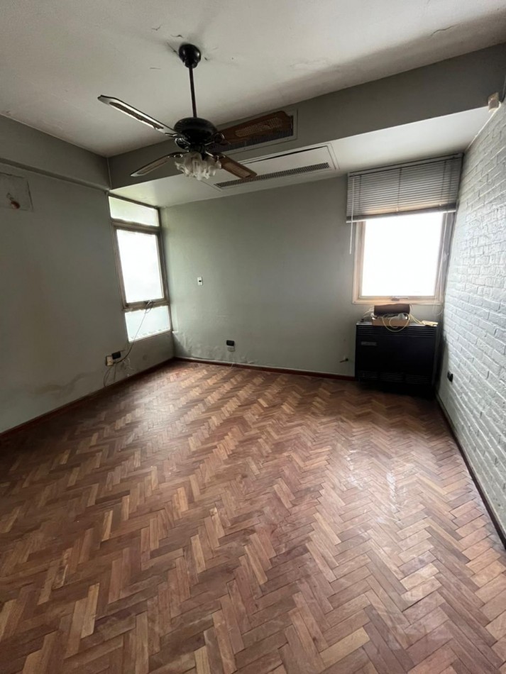 CASA ESQUINA CRISOSTOMO ALVAREZ Y FRIAS SILVA A METROS DEL PARQUE AVELLANEDA 