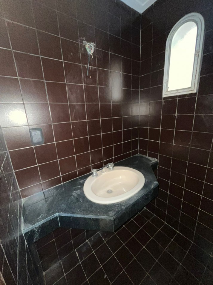 CASA ESQUINA CRISOSTOMO ALVAREZ Y FRIAS SILVA A METROS DEL PARQUE AVELLANEDA 