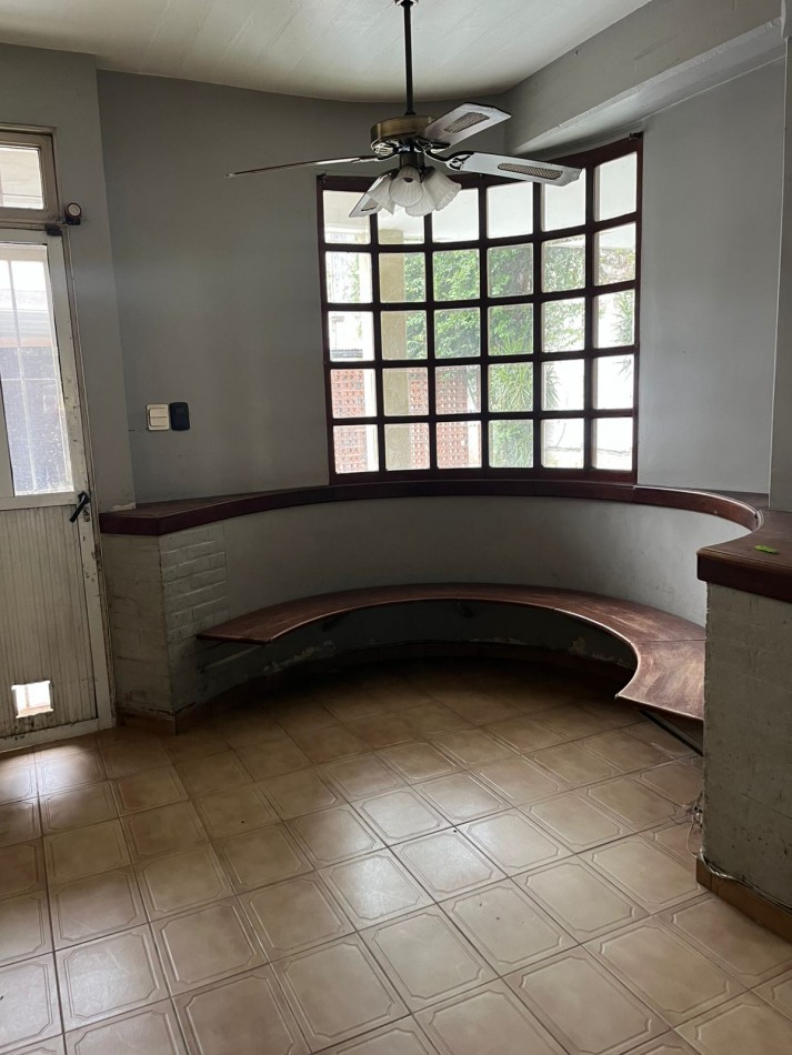 CASA ESQUINA CRISOSTOMO ALVAREZ Y FRIAS SILVA A METROS DEL PARQUE AVELLANEDA 