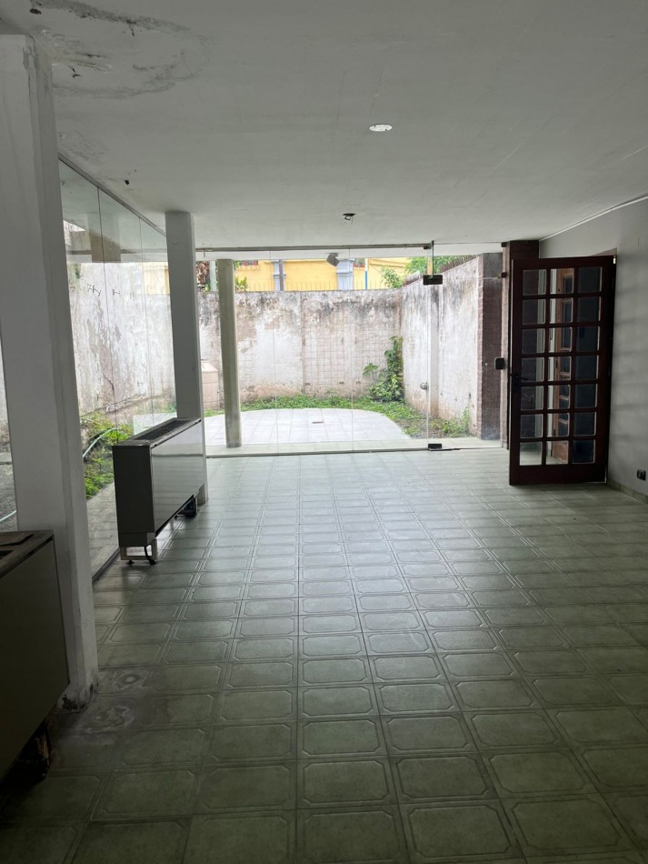 CASA ESQUINA CRISOSTOMO ALVAREZ Y FRIAS SILVA A METROS DEL PARQUE AVELLANEDA 