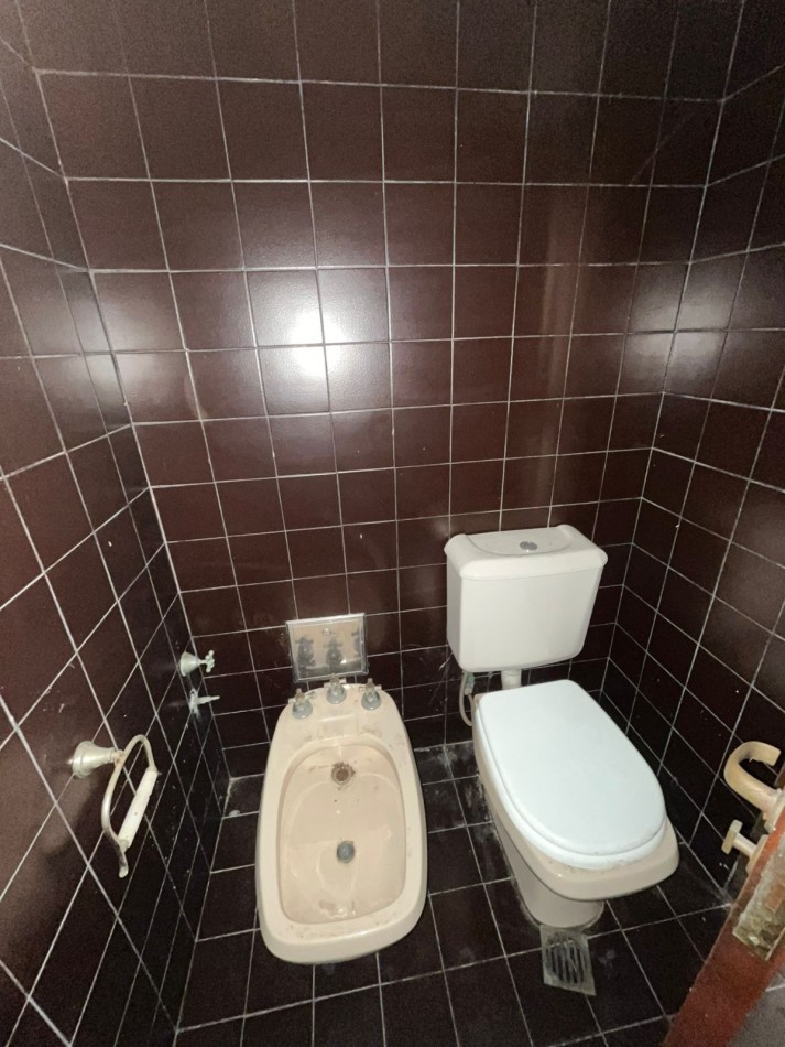 CASA ESQUINA CRISOSTOMO ALVAREZ Y FRIAS SILVA A METROS DEL PARQUE AVELLANEDA 