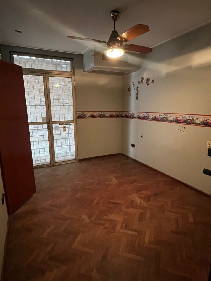 CASA ESQUINA CRISOSTOMO ALVAREZ Y FRIAS SILVA A METROS DEL PARQUE AVELLANEDA 