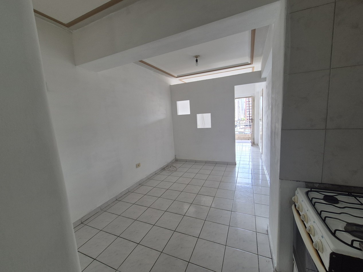 MONOAMBIENTE CON DIVISION GRAL PAZ 1000