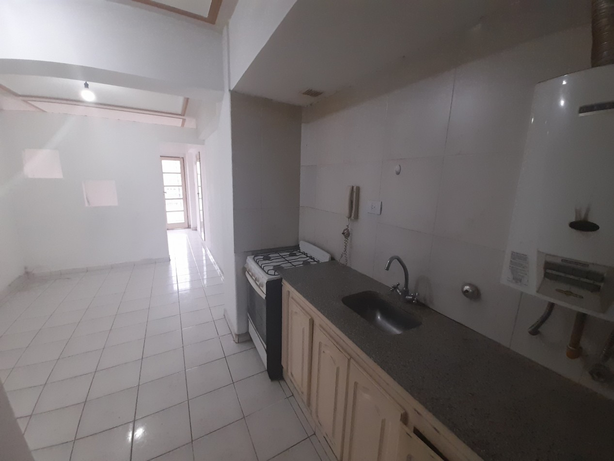 MONOAMBIENTE CON DIVISION GRAL PAZ 1000