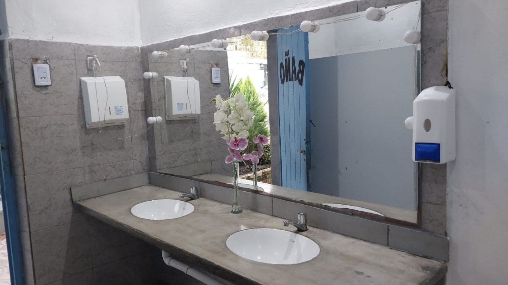 IMPORTANTE INMUEBLE COMERCIAL EN MONTEROS EN AVELLANEDA 35 