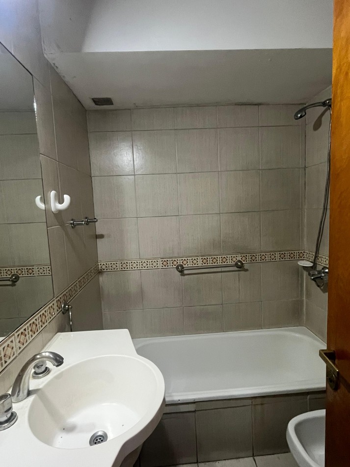 CASA APTO CREDITO EN GODOY CRUZ 391 TRES DORMITORIOS CON PILETA