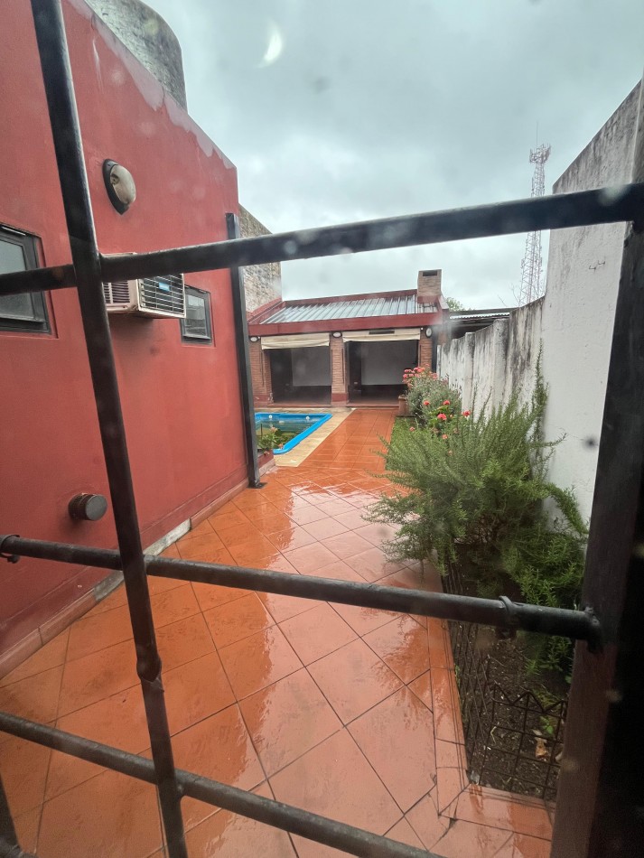 CASA APTO CREDITO EN GODOY CRUZ 391 TRES DORMITORIOS CON PILETA