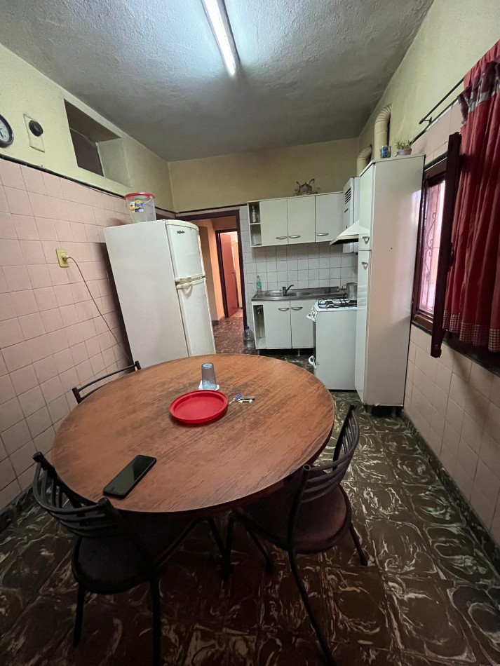 CASA DE CINCO DORMITORIOS EN BALCARCE 1744 A METROS AVENIDA JUAN B JUSTO APTA CREDITO