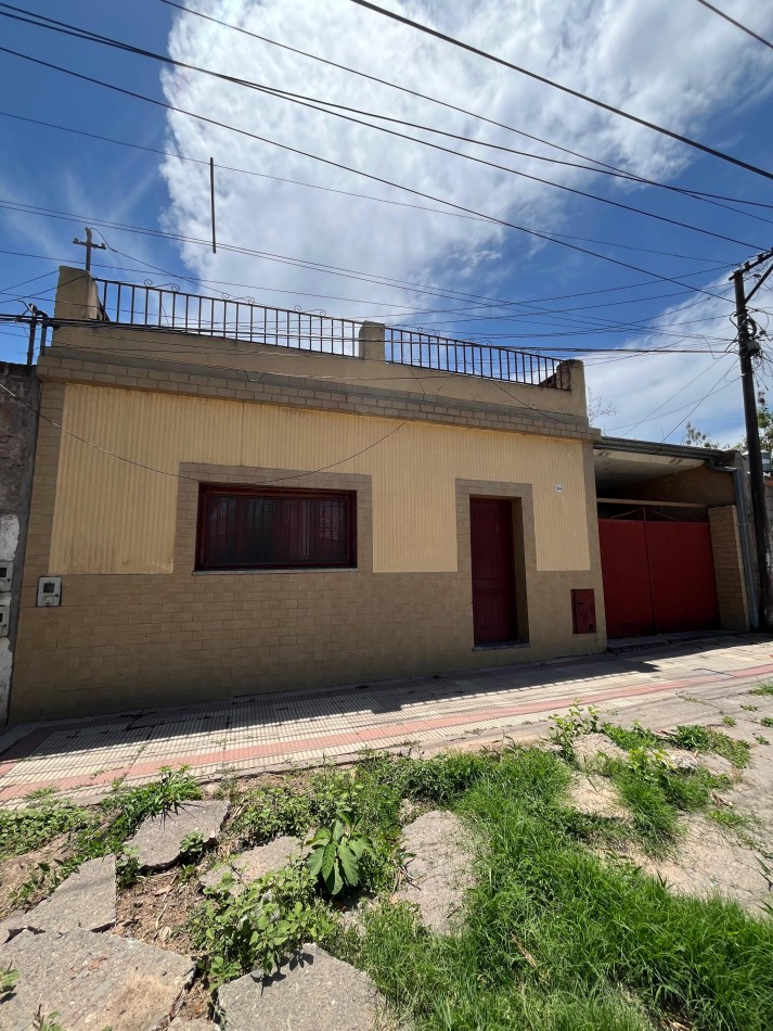 CASA DE CINCO DORMITORIOS EN BALCARCE 1744 A METROS AVENIDA JUAN B JUSTO APTA CREDITO