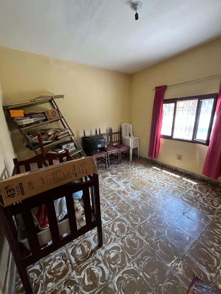 CASA DE CINCO DORMITORIOS EN BALCARCE 1744 A METROS AVENIDA JUAN B JUSTO APTA CREDITO