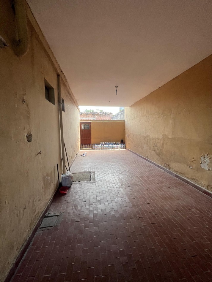 CASA DE CINCO DORMITORIOS EN BALCARCE 1744 A METROS AVENIDA JUAN B JUSTO APTA CREDITO