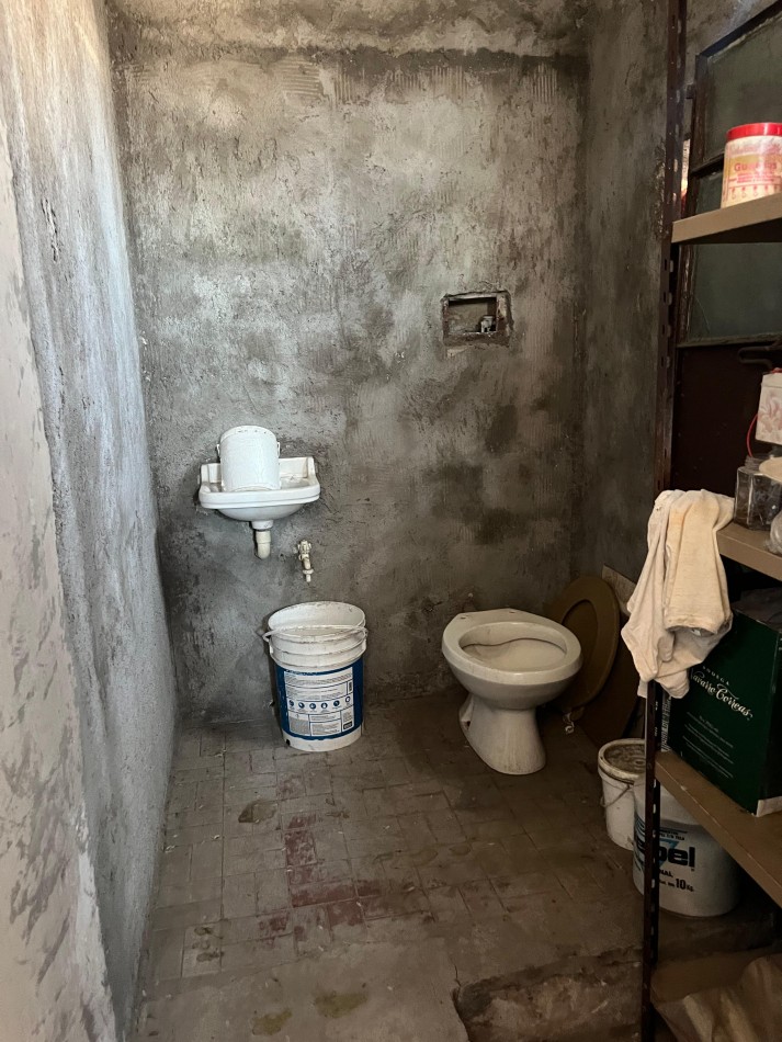 CASA VIVIENDA O COMERCIAL EN CORDOBA 1366 ENTRE AVENIDA MITRE Y SUIPACHA