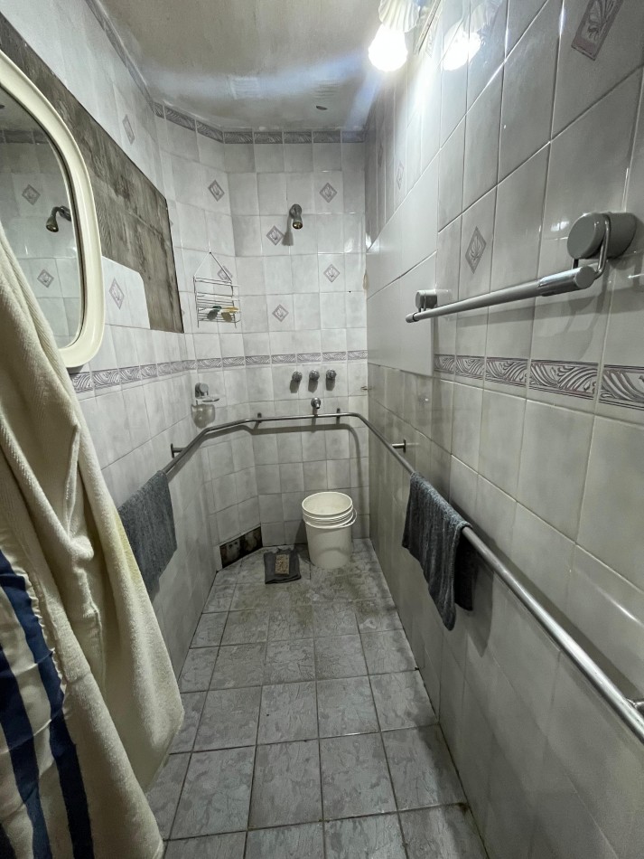 CASA VIVIENDA O COMERCIAL EN CORDOBA 1366 ENTRE AVENIDA MITRE Y SUIPACHA