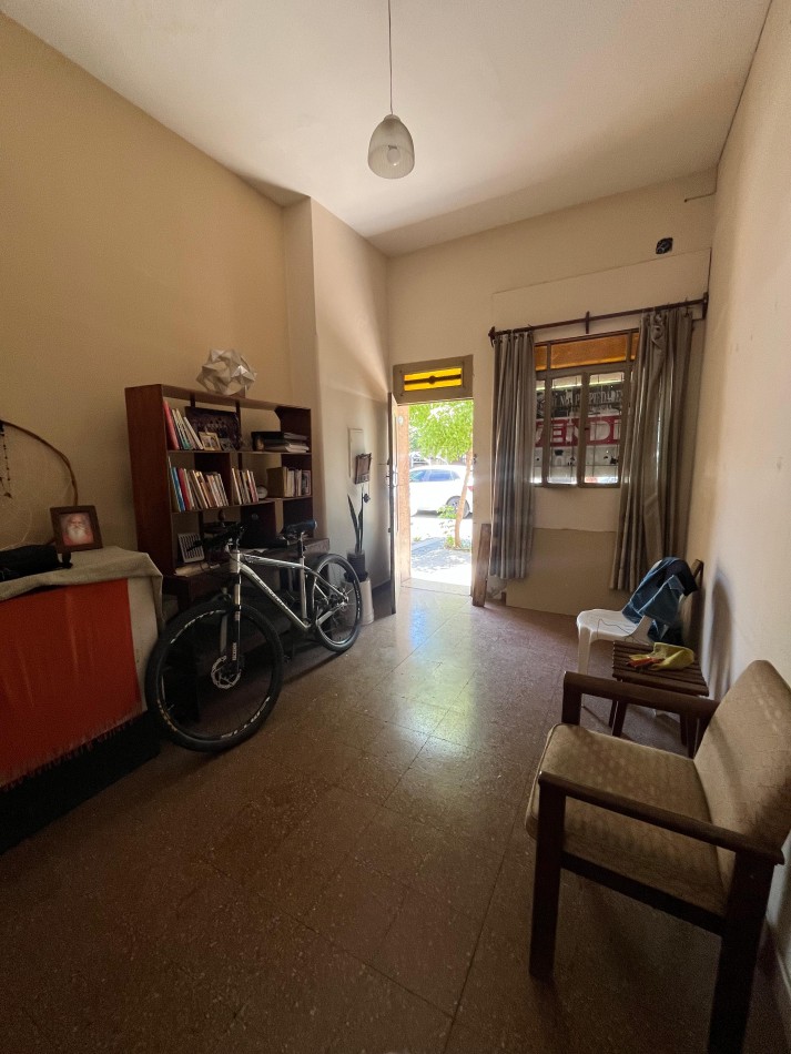 CASA VIVIENDA O COMERCIAL EN CORDOBA 1366 ENTRE AVENIDA MITRE Y SUIPACHA