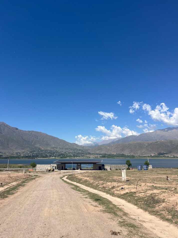 LOTES EN LOTEO SERENA CASAS DEL LAGO FRENTE AL LAGO EN TAFI DEL VALLE
