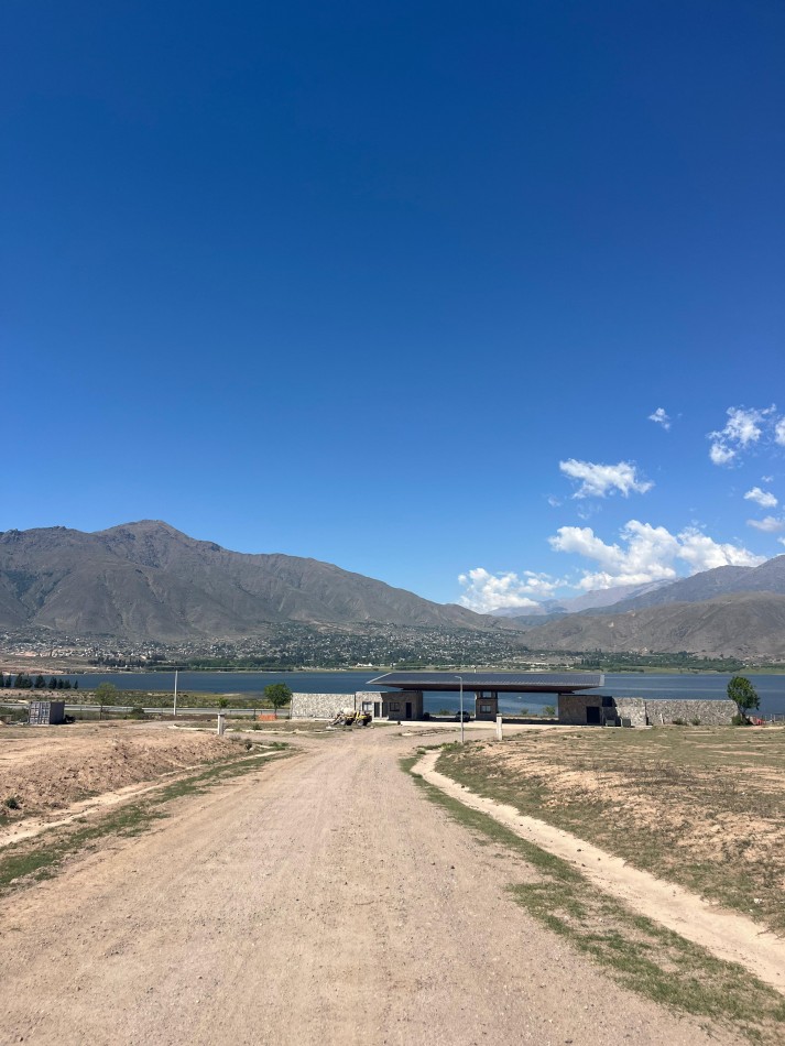 LOTES EN LOTEO SERENA CASAS DEL LAGO FRENTE AL LAGO EN TAFI DEL VALLE