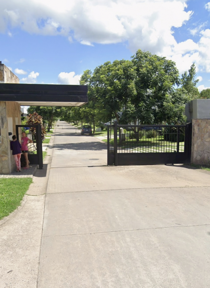 CASA EN BARRIO CERRADO MARTIN FIERRO EN YERBA BUENA SOBRE CATAMARCA AL 1.100