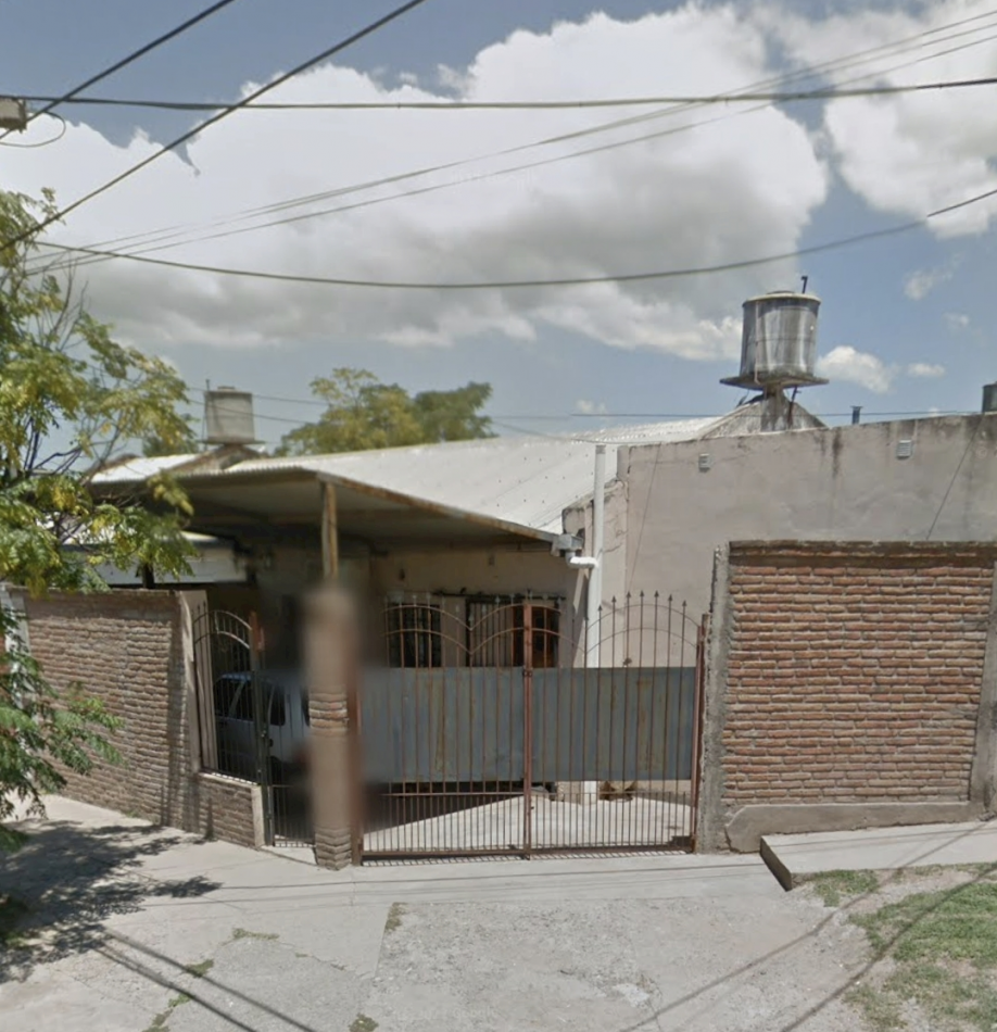 CASA ESQUINA EN CALLE 6 Y 33 EN VILLA MARIANO MORENO