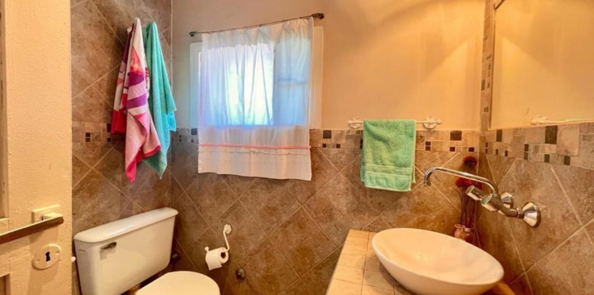 IMPORTANTE CASA EN EL CORTE SOBRE LA RUTA A METROS DE LA ROTONDA