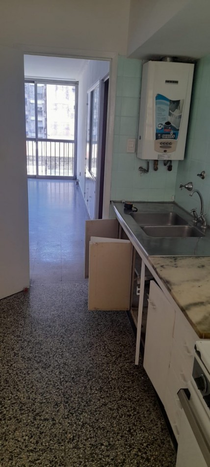 DEPARTAMENTO DE DOS DORMITORIOS AMPLIO EN MENDOZA 380 ENTRE LAPRIDA Y VIRGEN DE LA MERCED