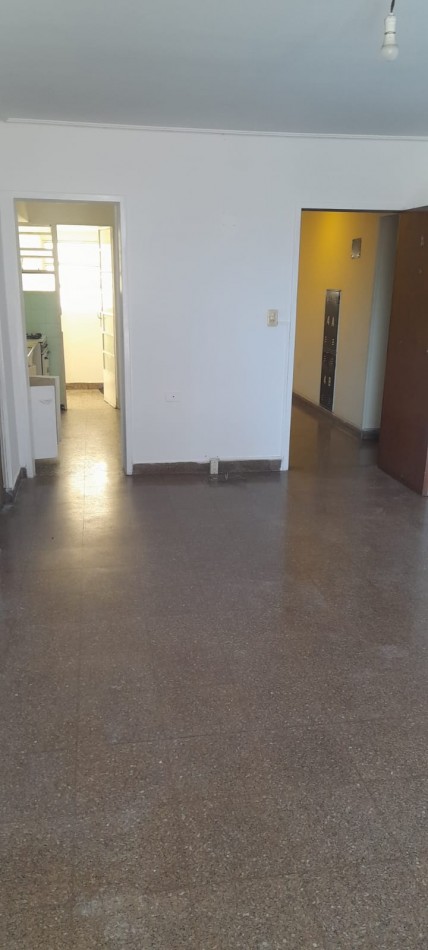 DEPARTAMENTO DE DOS DORMITORIOS AMPLIO EN MENDOZA 380 ENTRE LAPRIDA Y VIRGEN DE LA MERCED