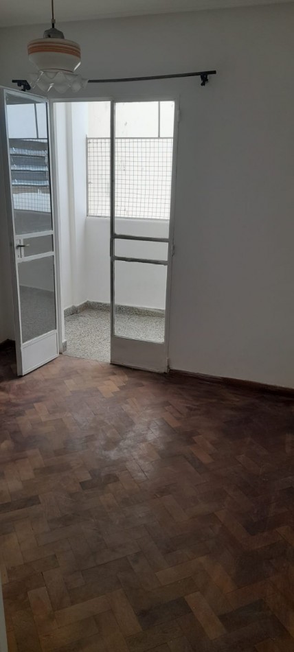 DEPARTAMENTO DE DOS DORMITORIOS AMPLIO EN MENDOZA 380 ENTRE LAPRIDA Y VIRGEN DE LA MERCED