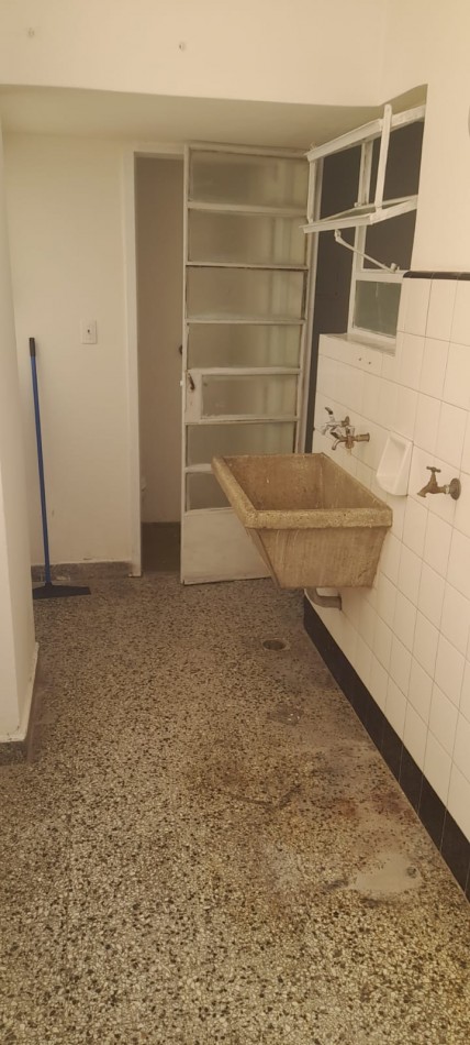 DEPARTAMENTO DE DOS DORMITORIOS AMPLIO EN MENDOZA 380 ENTRE LAPRIDA Y VIRGEN DE LA MERCED