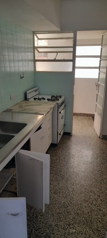 DEPARTAMENTO DE DOS DORMITORIOS AMPLIO EN MENDOZA 380 ENTRE LAPRIDA Y VIRGEN DE LA MERCED