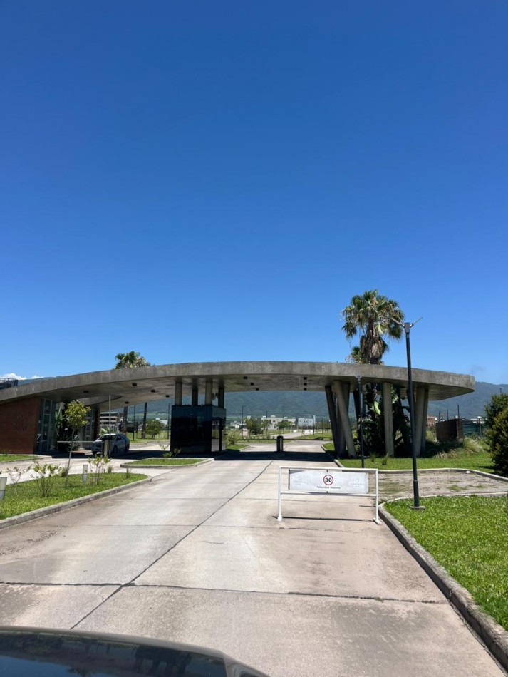 HERMOSA CASA A ESTRENAR DE 3D APTA CREDITO EN COUNTRY VIENTO SUR