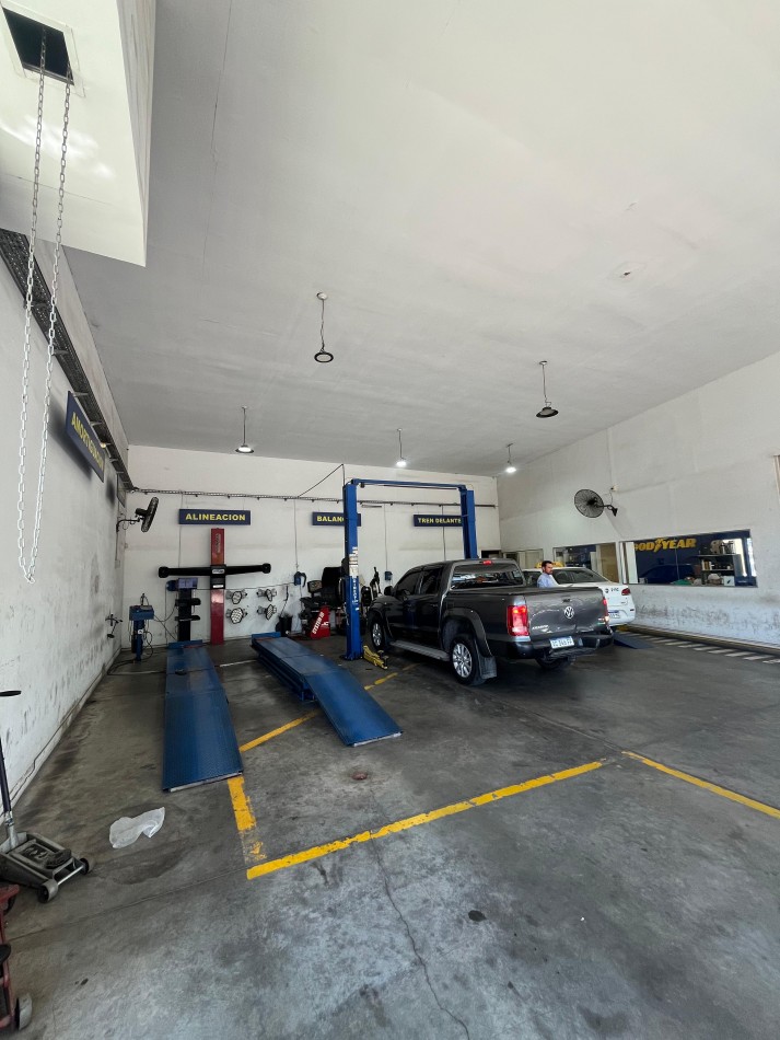 ESPECTACULAR LOCAL COMERCIAL EN AVENIDA KIRCHNER (EX ROCA) AL 2300 DE 300 M2