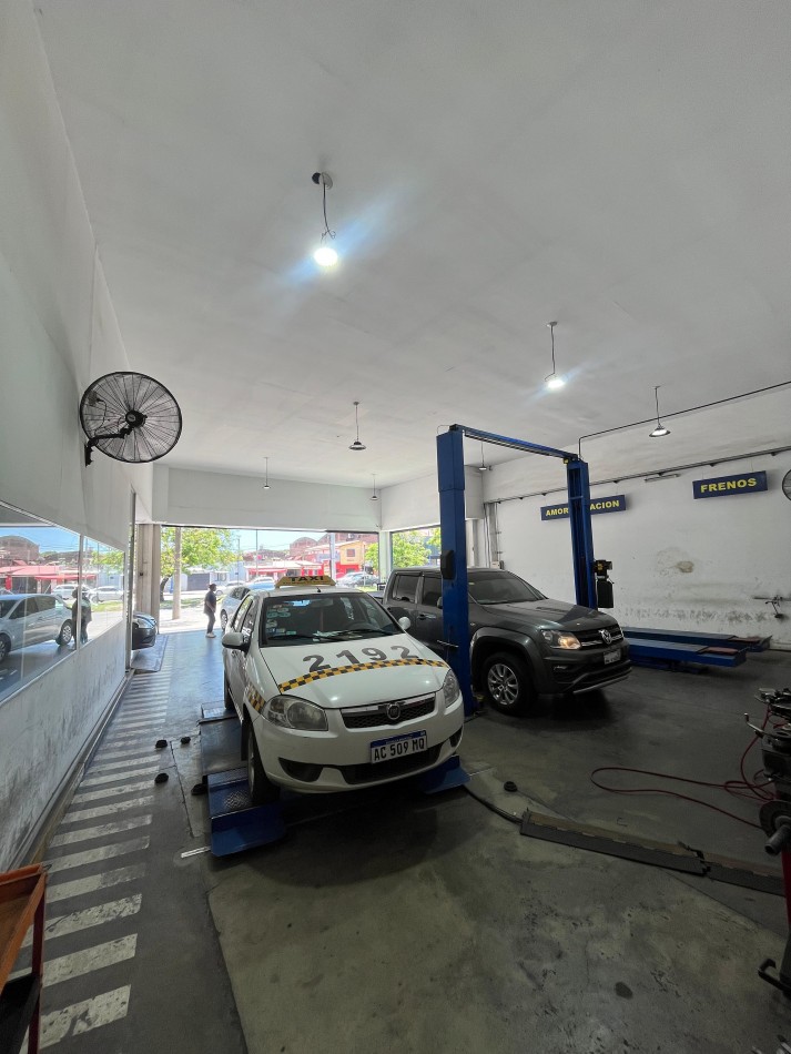 ESPECTACULAR LOCAL COMERCIAL EN AVENIDA KIRCHNER (EX ROCA) AL 2300 DE 300 M2